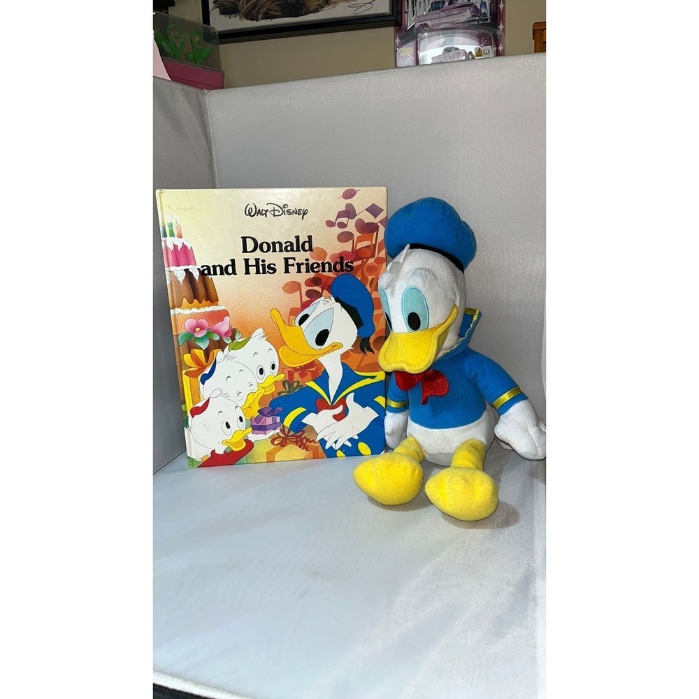 11. Walt Disney, Donald and his friends and plush